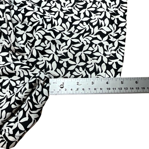 UNIQLO AIRISM Black & White Print Shorts Elasticized and Drawstring Waist Sz XL - Picture 8 of 9